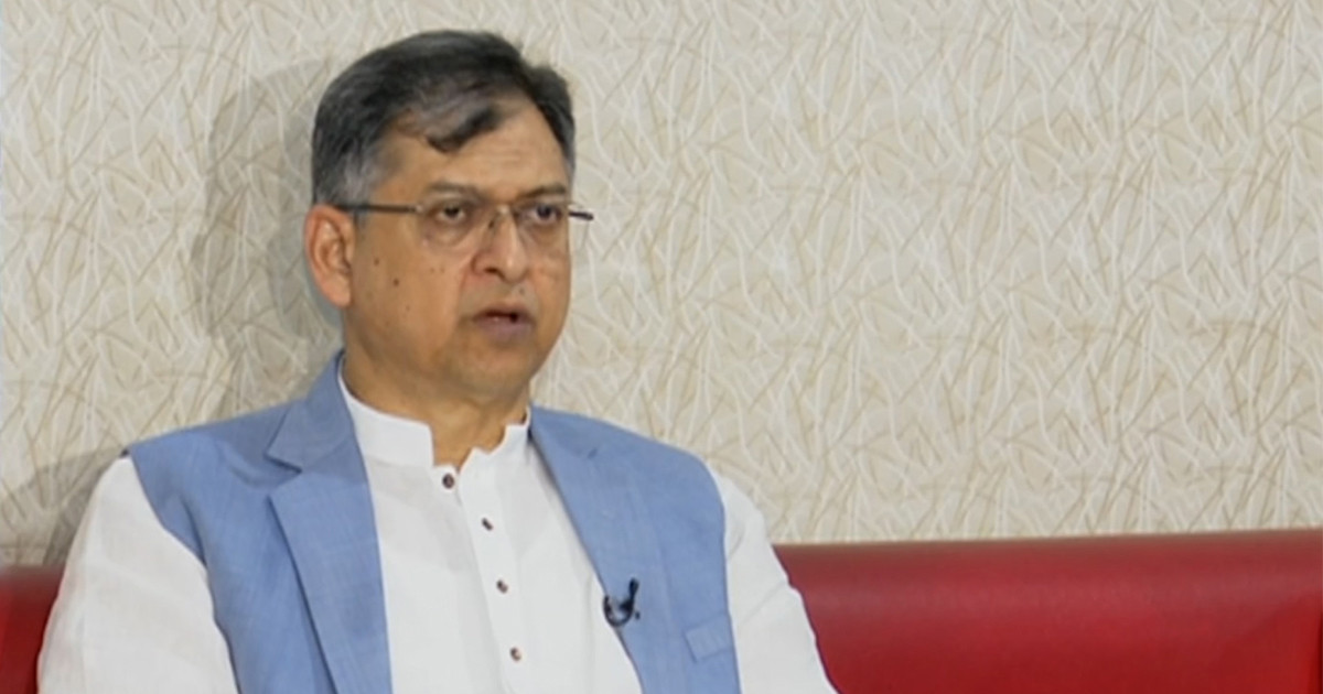 ডাকসু নির্বাচনে বিজয়ীদের ব্যক্তিগতভাবে অভিনন্দন জানালেন সালাহউদ্দিন