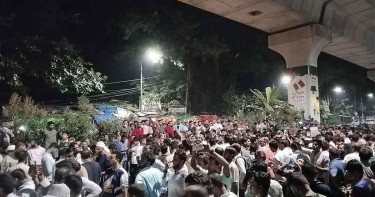 চলছে ফলাফল প্রকাশ, শাহবাগে ছাত্রদল-শিবিরের পাল্টাপাল্টি স্লোগান