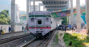 রেললাইনের ধারে মাদকের হাট