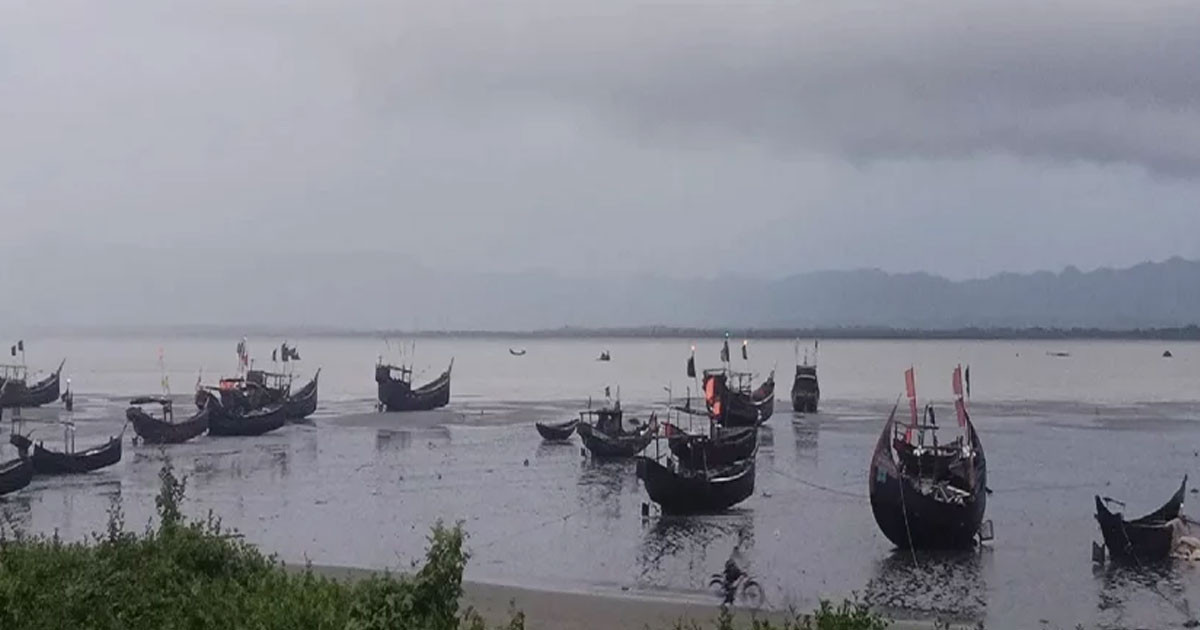 পাঁচ ট্রলারসহ ৪০ জেলেকে ধরে নিয়ে গেছে আরাকান আর্মি