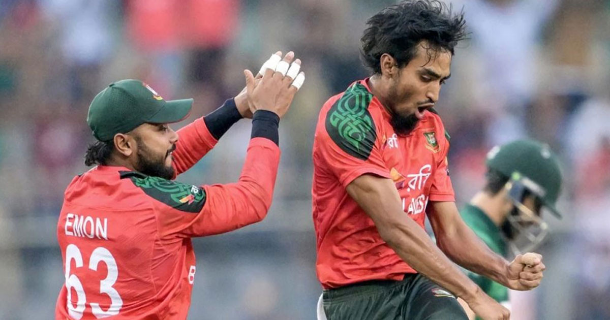তানজিম সাকিবের জোড়া আঘাত