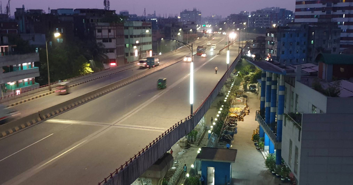 ফ্লাইওভারে বোতল কুড়ানোর সময় বাসের ধাক্কায় প্রাণ গেল শিশুর