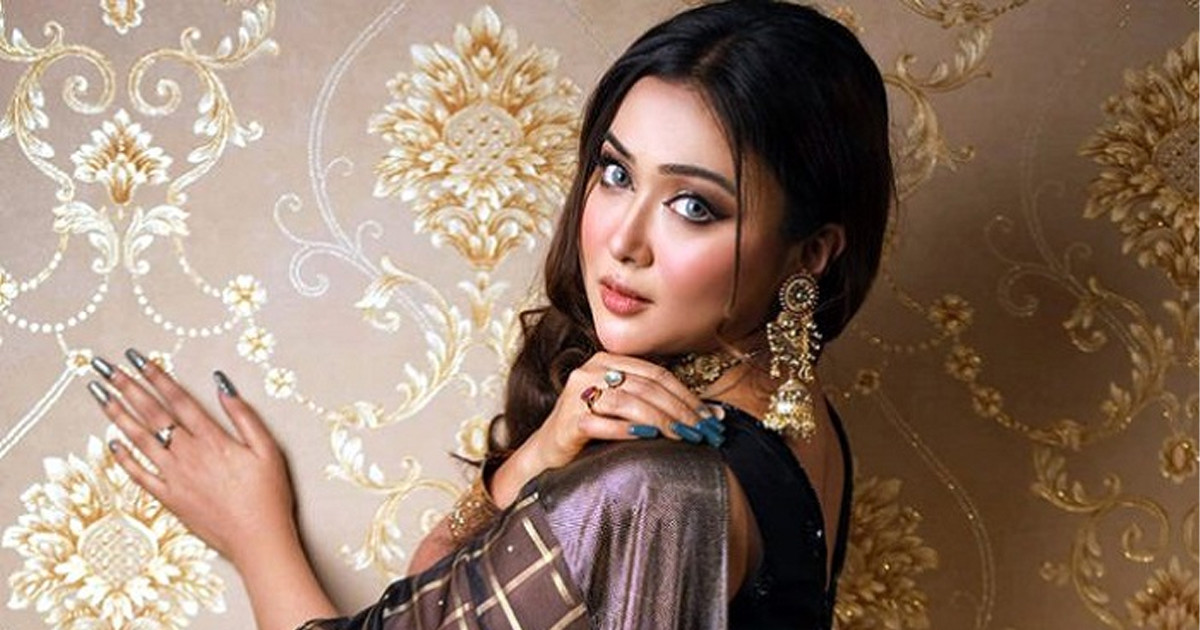 খাদ্যে বিষক্রিয়া নিয়ে উদ্বিগ্ন অভিনেত্রী চমক