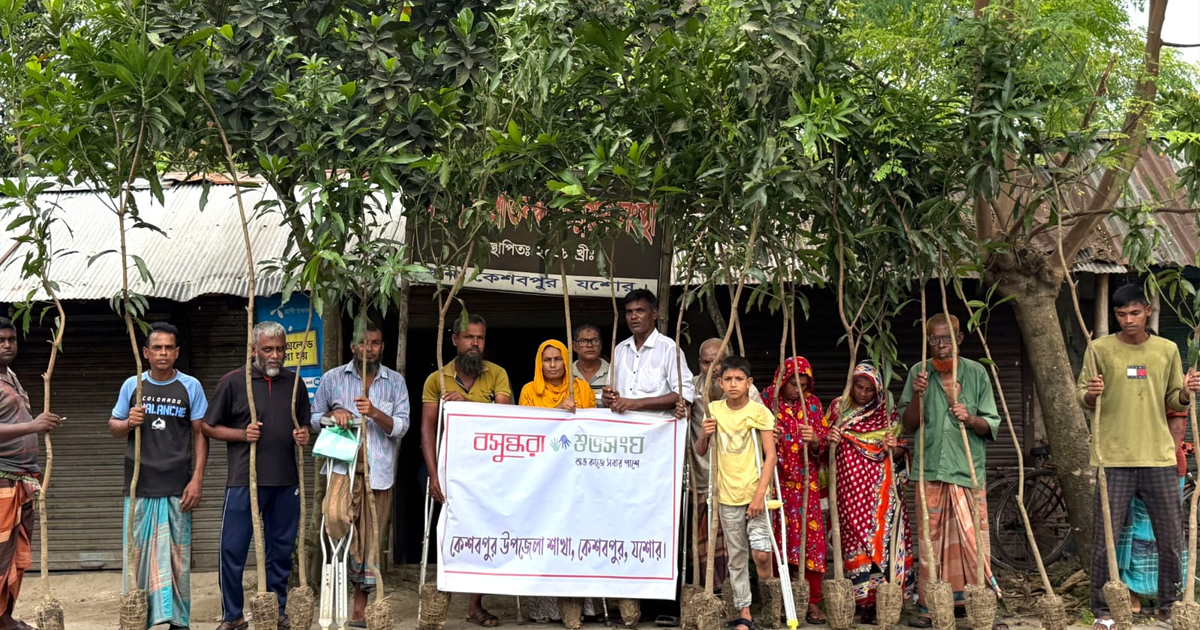 কেশবপুরে শুভসংঘের পক্ষ থেকে প্রতিবন্ধীরা পেল আমের চারা