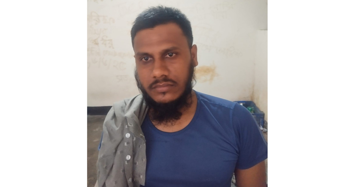 ঘুমের মধ্যে ভাগ্নের গায়ে পা লাগায় দুই শিক্ষার্থীকে পেটালেন শিক্ষক