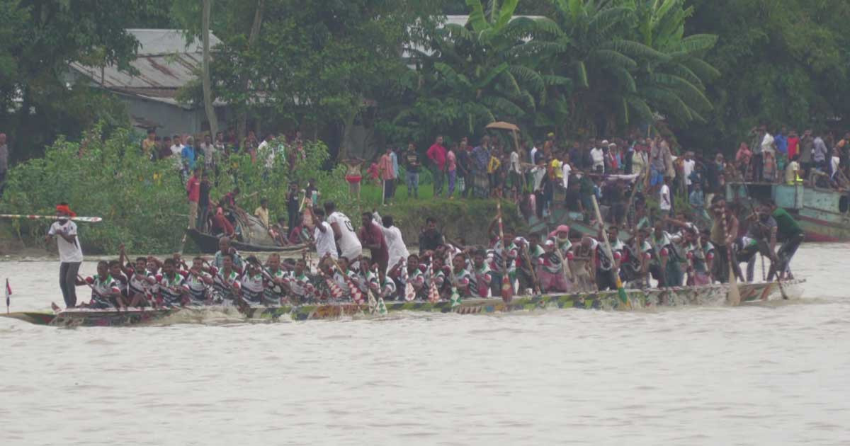 কুশিয়ারায় নৌকা বাইচে চার জেলার ১১ দল