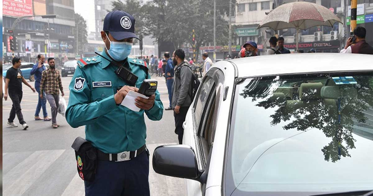 রাজধানীতে ট্রাফিক আইন ভাঙায় ১৬৯৬ মামলা