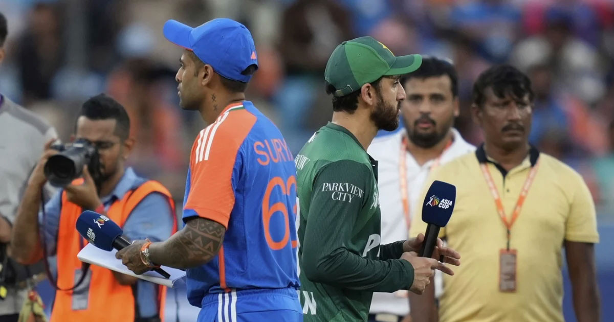 ভারতের বিপক্ষে টস জিতে ব্যাট করছে পাকিস্তান