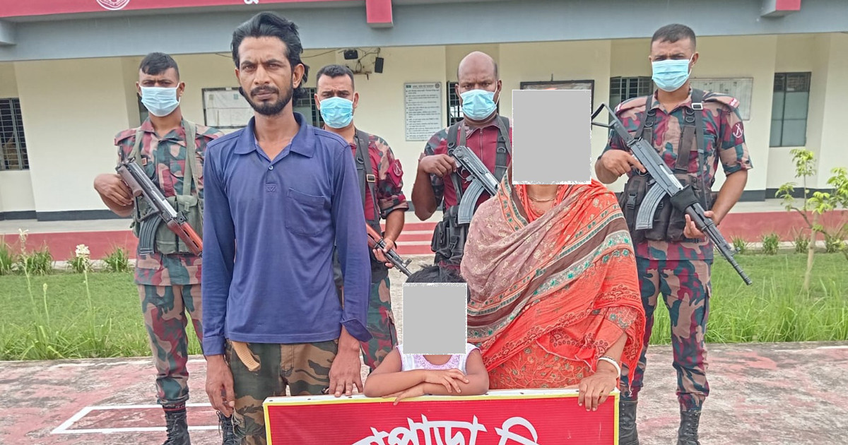 বাংলাদেশে প্রবেশকালে মহেশপুর সীমান্তে আটক ৩