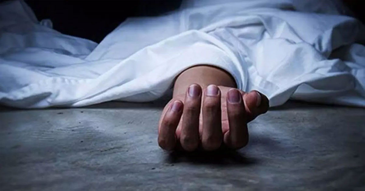 ঘরে ঝুলছিল স্বামীর লাশ, পাশেই পড়েছিল স্ত্রী ও সন্তানের নিথর দেহ