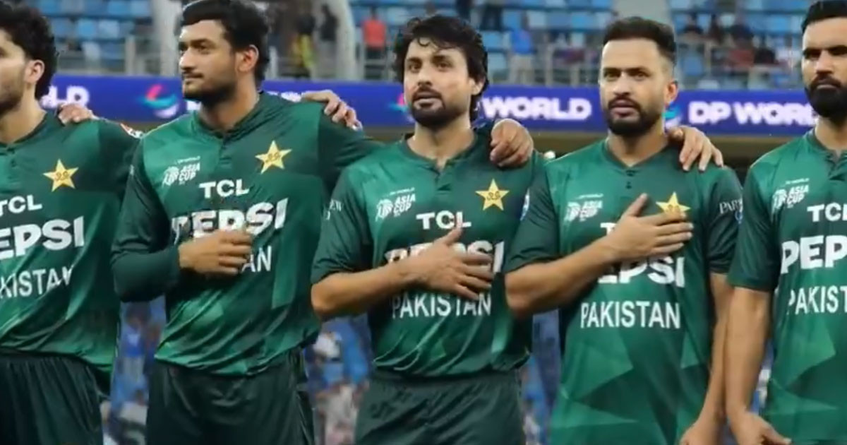 পাকিস্তানের জাতীয় সংগীতের জায়গায় বেজে উঠলো আইটেম সং