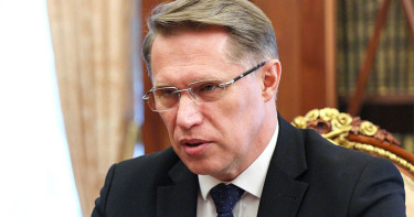 মাঝআকাশে যাত্রীকে বাঁচালেন রাশিয়ার স্বাস্থ্যমন্ত্রী, (ভিডিও)