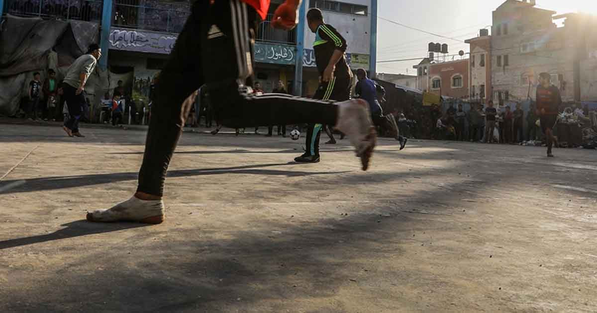 গাজায় ইসরায়েলি হামলায় সপরিবারে তরুণ ফুটবলারসহ ১৪ জনের মৃত্যু