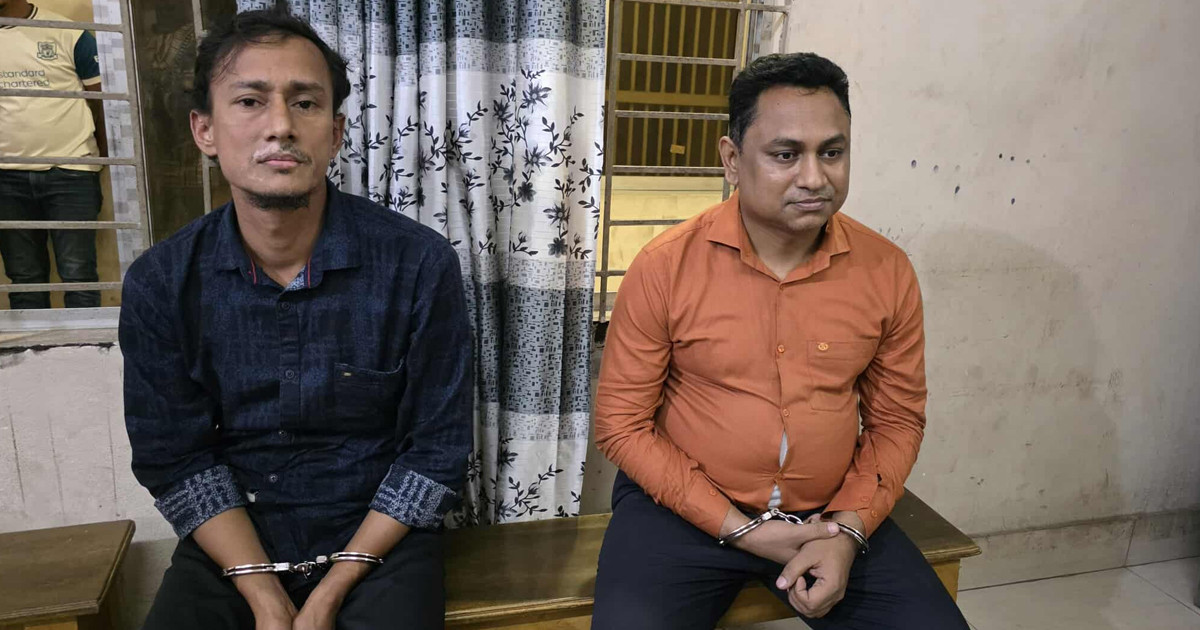 ঘুষের টাকাসহ কাস্টমসের সহকারী রাজস্ব কর্মকর্তা সহযোগীসহ আটক