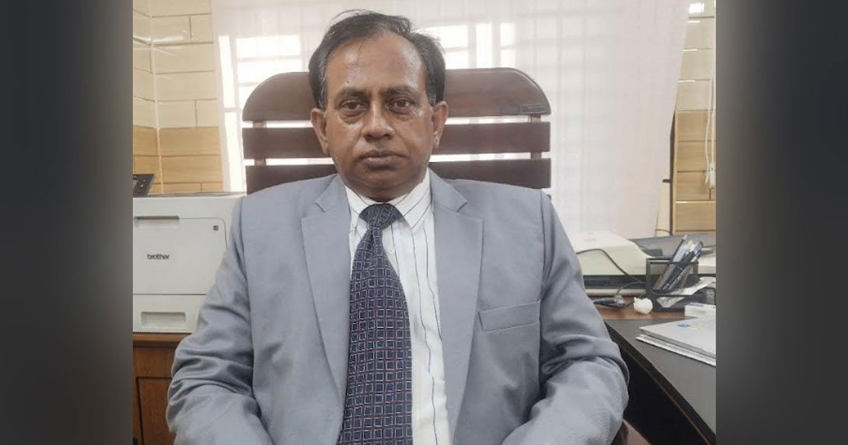 ১৭ বিয়ে করা সেই বন কর্মকর্তাকে হেফাজতে নিলো পুলিশ