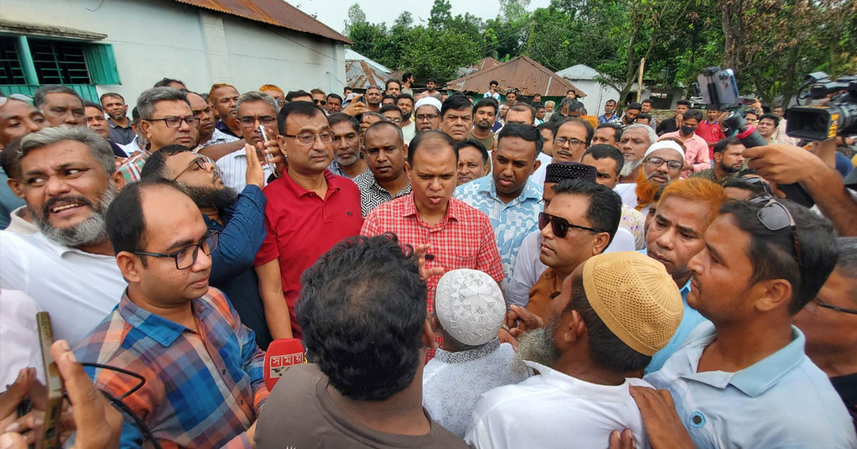 বগুড়ায় আগুনে পুড়ে নিঃস্ব তিনটি পরিবারের পাশে দাঁড়ালেন তারেক রহমান
