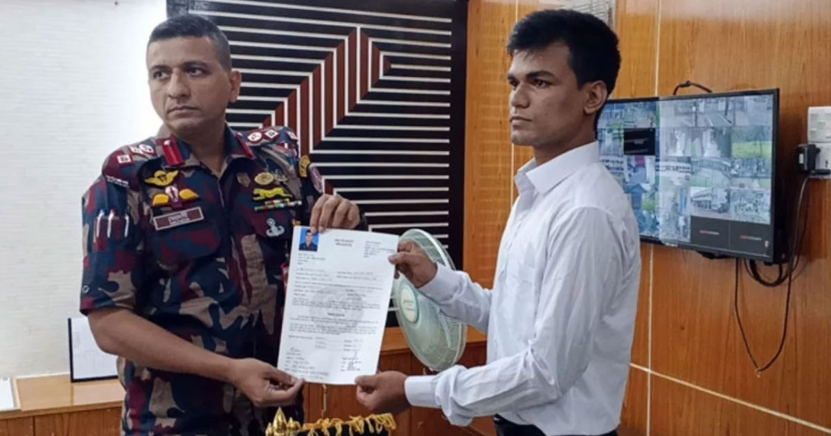 বিজিবিতে চাকরি পেলেন সেই ফেলানীর ছোট ভাই