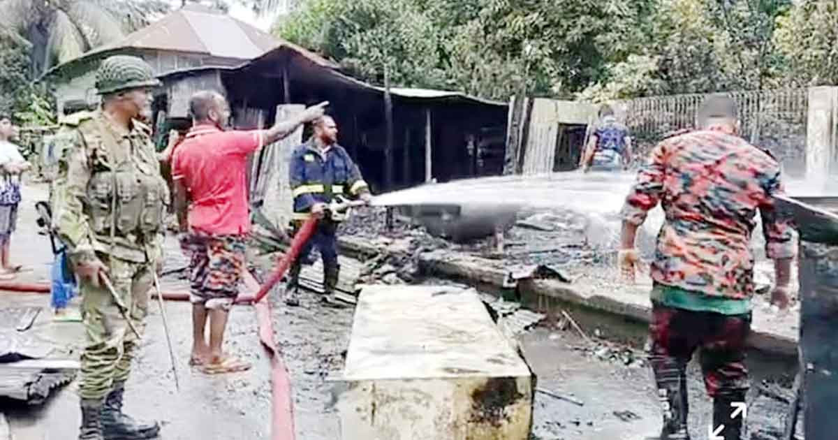 ফেসবুকে কটূক্তি নিয়ে কুমিল্লায় ৪ মাজার ভাঙচুর, বর্তমান পরিস্থিতি স্থিতিশীল
