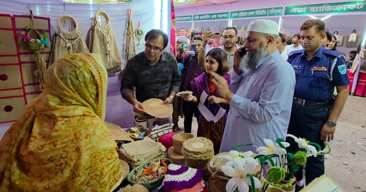 ঢাকার পাটপণ্য মেলায় ১২ লাখ টাকার বেশি বিক্রি