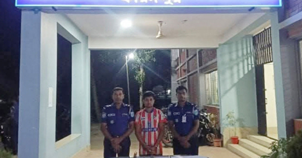 ভাঙ্গায় কুমার নদে অস্ত্রের মহড়া, সেই যুবক আটক