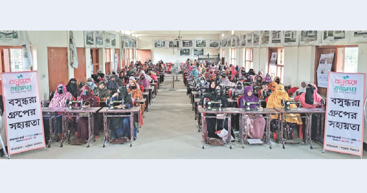 পাবনার অসচ্ছল নারীদের পাশে বসুন্ধরা গ্রুপ