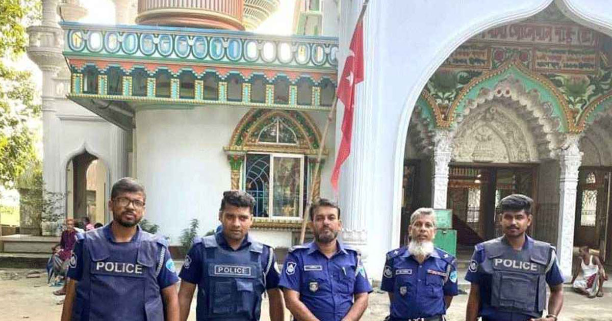 ১০ মাজারে পুলিশ মোতায়েন, যা জানা যাচ্ছে