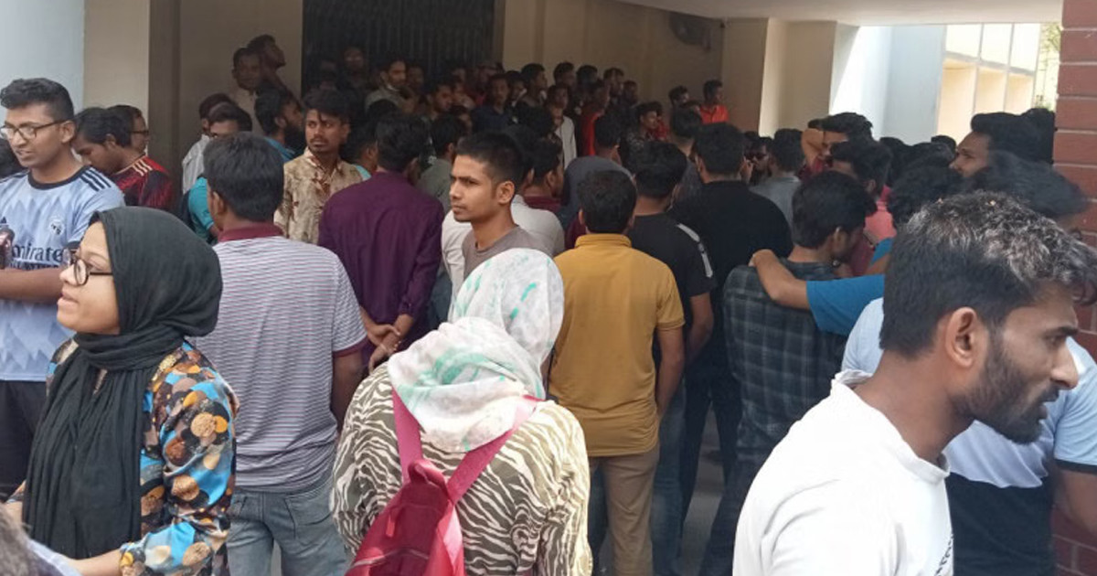 রাবিতে পোষ্য কোটাবিরোধী আন্দোলন: উপ-উপাচার্য অবরুদ্ধ
