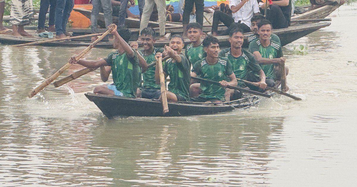 নওগাঁয় নৌকাবাইচ প্রতিযোগিতা ও মাছের পোনা অবমুক্তকরণ