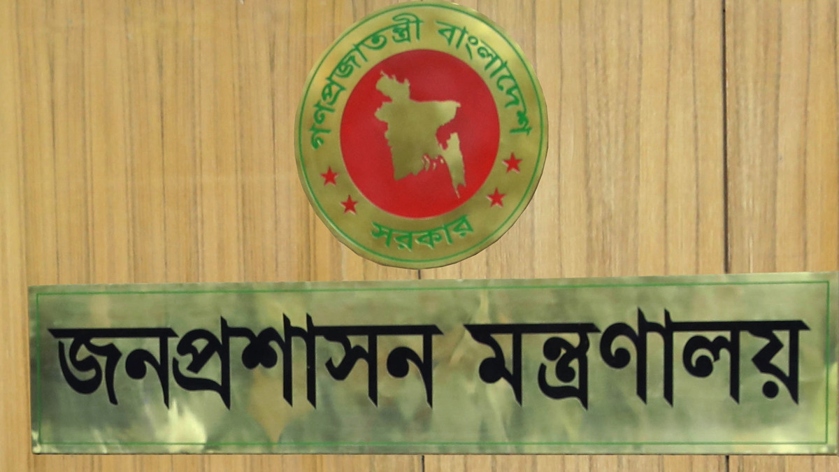 ৩ জেলায় নতুন ডিসি