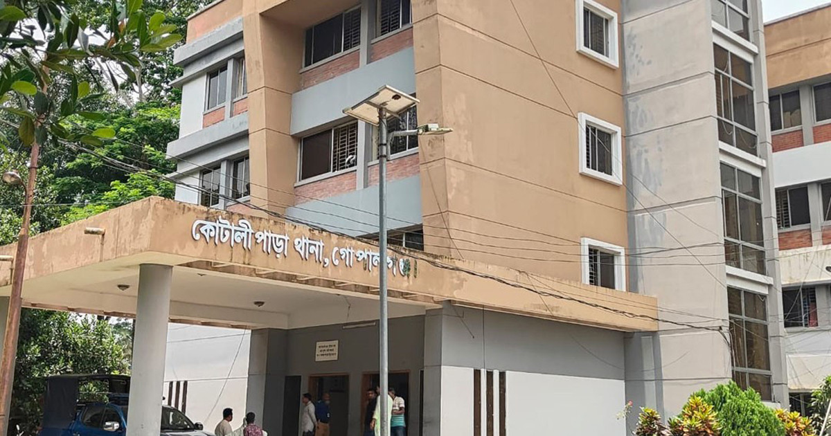 দীর্ঘদিন ধরে স্বামী বিদেশে, গায়ে আগুন দিলেন গৃহবধূ