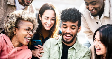 কোথায় বেশি টাকা খরচ করে জেন–জি প্রজন্ম?