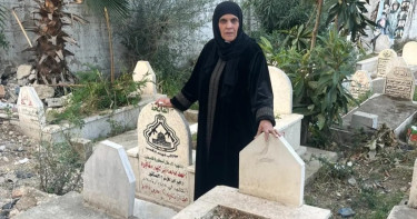 শেষবিদায় জানাতে ছেলের জন্য কবর খুঁড়ে অপেক্ষায় মা