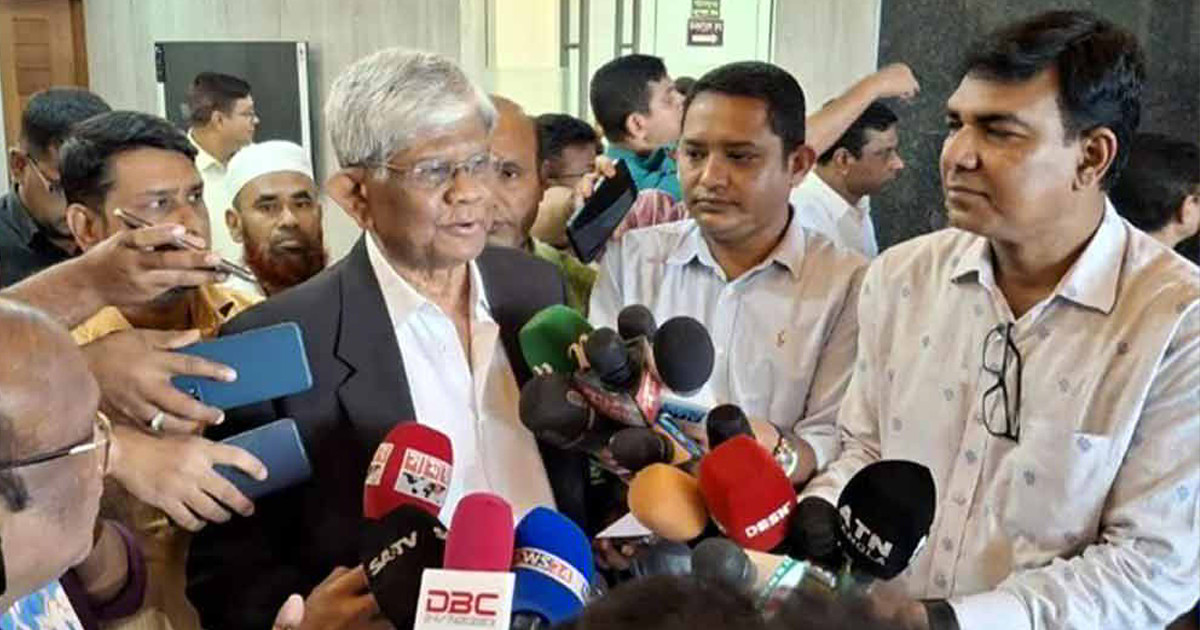পুলিশের জন্য ৪০ হাজার বডি ক্যামেরা কিনবে সরকার: অর্থ উপদেষ্টা