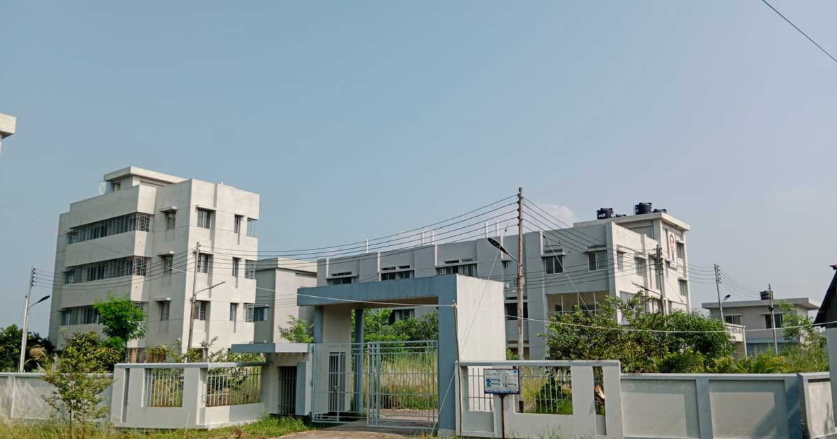 কোটি টাকার ভবন আছে সেবা নেই
