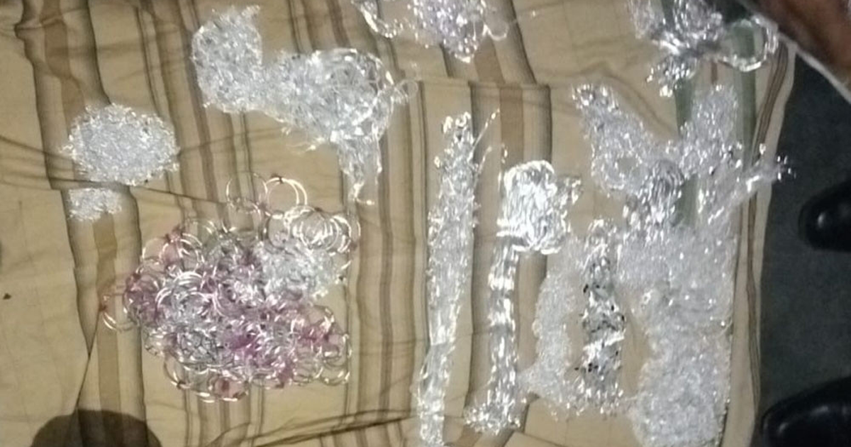 মোটরসাইকেলের ট্যাংকিতে মিললো রুপার গহনা