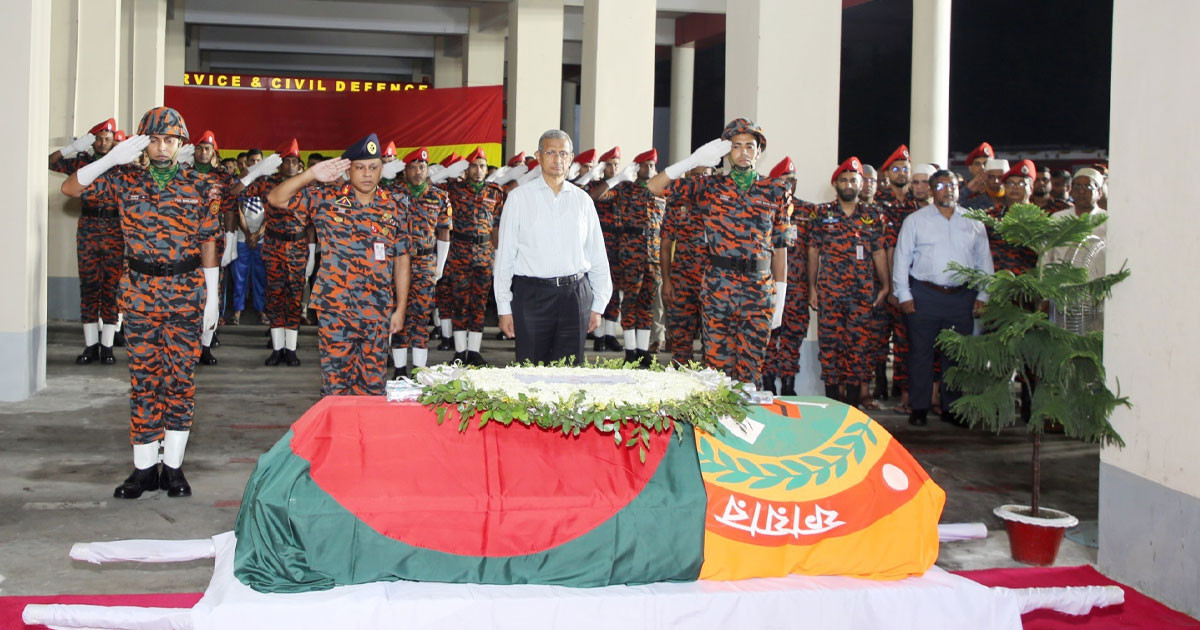 সহকর্মীদের শেষ শ্রদ্ধায় বিদায় নিলেন ফায়ার ফাইটার নূরুল হুদা
