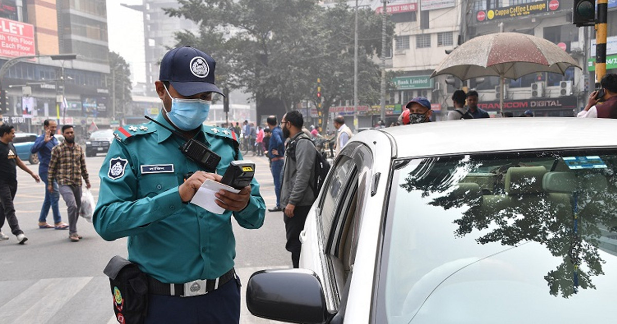 রাজধানীতে ট্রাফিক আইন লঙ্ঘনে ২২৭০ মামলা