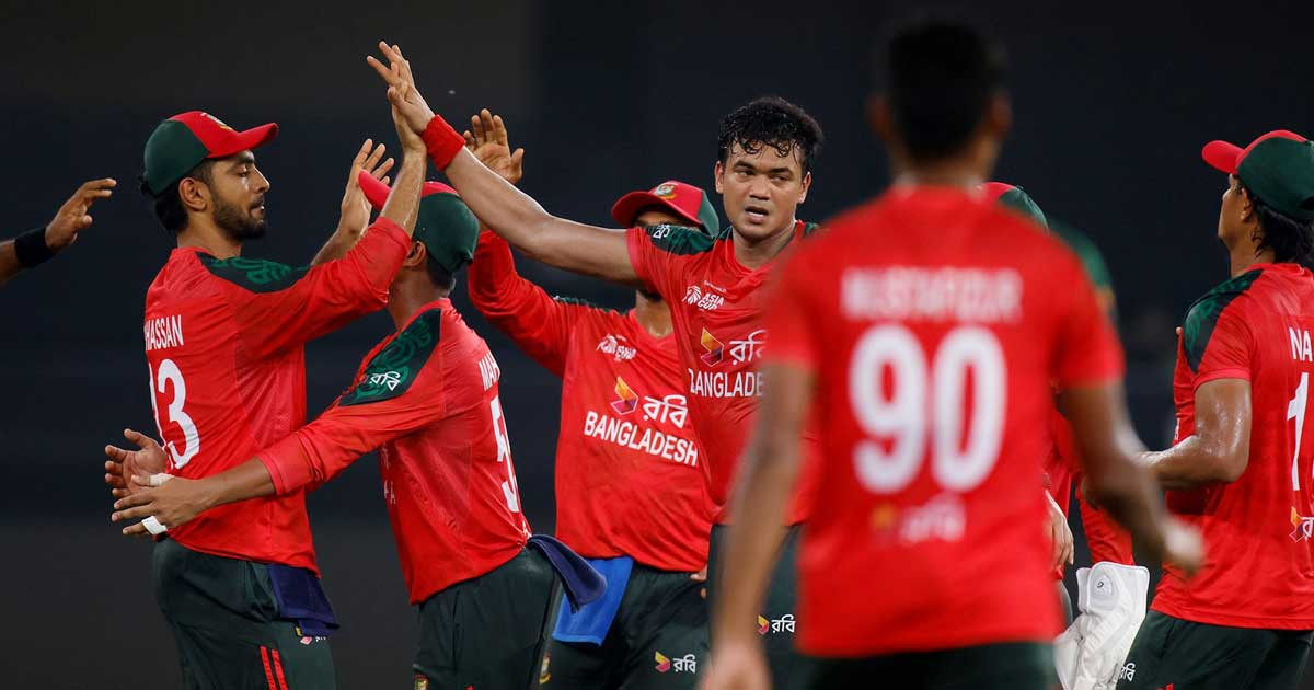 ফাইনাল নিশ্চিত ভারতের, পাকিস্তানের নজর বাংলাদেশের দিকেই