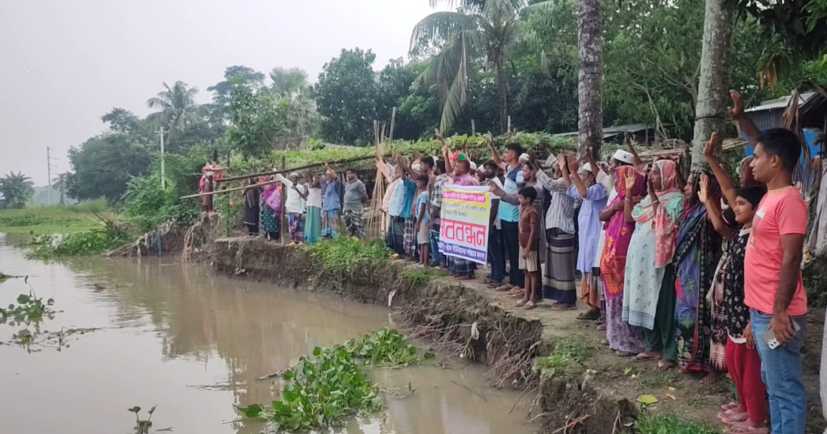 কালকিনিতে আড়িয়াল খাঁ নদিভাঙনে নিঃস্ব শতাধিক পরিবার