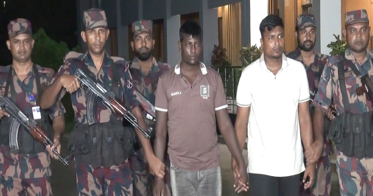 মহেশপুরে সাড়ে ৩ কোটি টাকার স্বর্ণের বারসহ দুই চোরাকারবারি গ্রেপ্তার