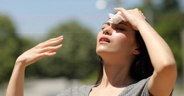 মুখ অতিরিক্ত ঘামে কেন? সমাধান জানালেন বিশেষজ্ঞ চিকিৎসক