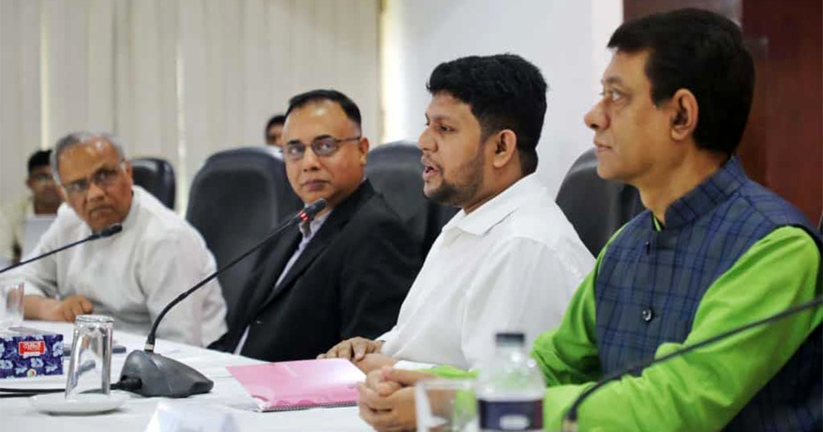 বিএনপি-জামায়াত কাড়াকাড়ি করে প্রশাসনে লোক নিয়োগ করিয়েছে: তথ্য উপদেষ্টা