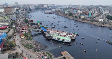 দূষণে দুর্দশা বুড়িগঙ্গার