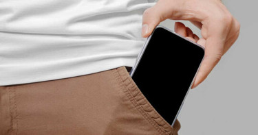 পকেটে দীর্ঘক্ষণ মোবাইল রাখলে কি পুরুষের শুক্রাণু কমে যায়?