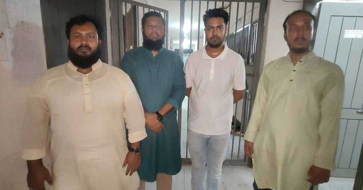 মোহাম্মদপুরে ‘সমন্বয়ক’ পরিচয়ে চাঁদাবাজির সময় গ্রেপ্তার ৫