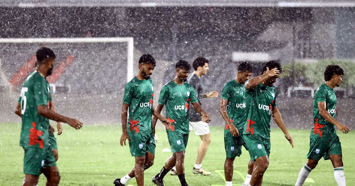 বৃষ্টির মধ্যেই অনুশীলন সারলেন জামাল-মিতুলরা