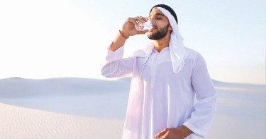 দাঁড়িয়ে পানাহারের রীতি বর্জনীয়