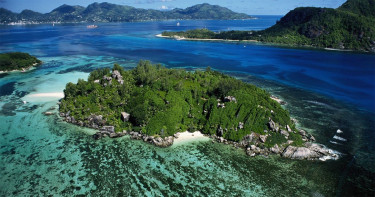 দ্বীপকে স্বর্গে রূপান্তর, প্রকৃতিকে ভালোবেসে ইতিহাস গড়েছিলেন যে সাংবাদিক