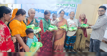 শারদীয় আনন্দ ভাগ করে নিতে অসচ্ছল পরিবারের পাশে দাঁড়াল বসুন্ধরা শুভসংঘ