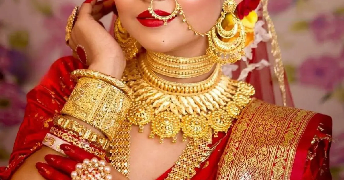 দেশের বাজারে নতুন দামে বিক্রি হচ্ছে স্বর্ণ, ভরি কত?